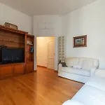 Accogliente E Colorato, A Pochi Passi Dal Colosseo - Fromhometorome