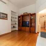 Accogliente E Colorato, A Pochi Passi Dal Colosseo - Fromhometorome