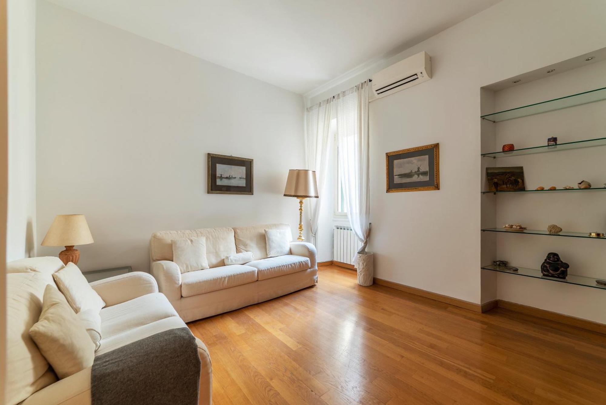 Accogliente E Colorato, A Pochi Passi Dal Colosseo - Fromhometorome Rom