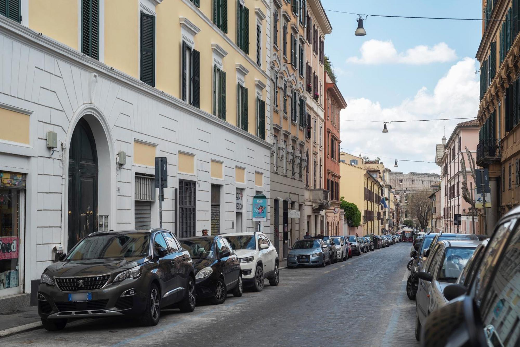 Apartment Accogliente E Colorato, A Pochi Passi Dal Colosseo - Fromhometorome