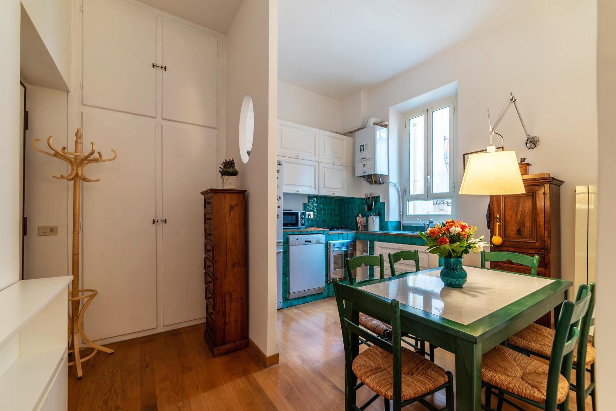 Accogliente E Colorato, A Pochi Passi Dal Colosseo - Fromhometorome Apartment Rom