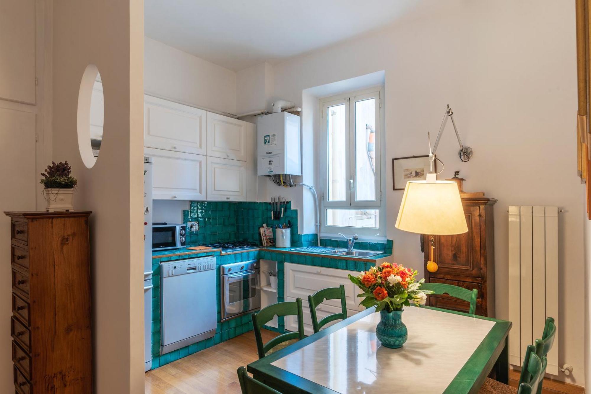 Apartment Accogliente E Colorato, A Pochi Passi Dal Colosseo - Fromhometorome