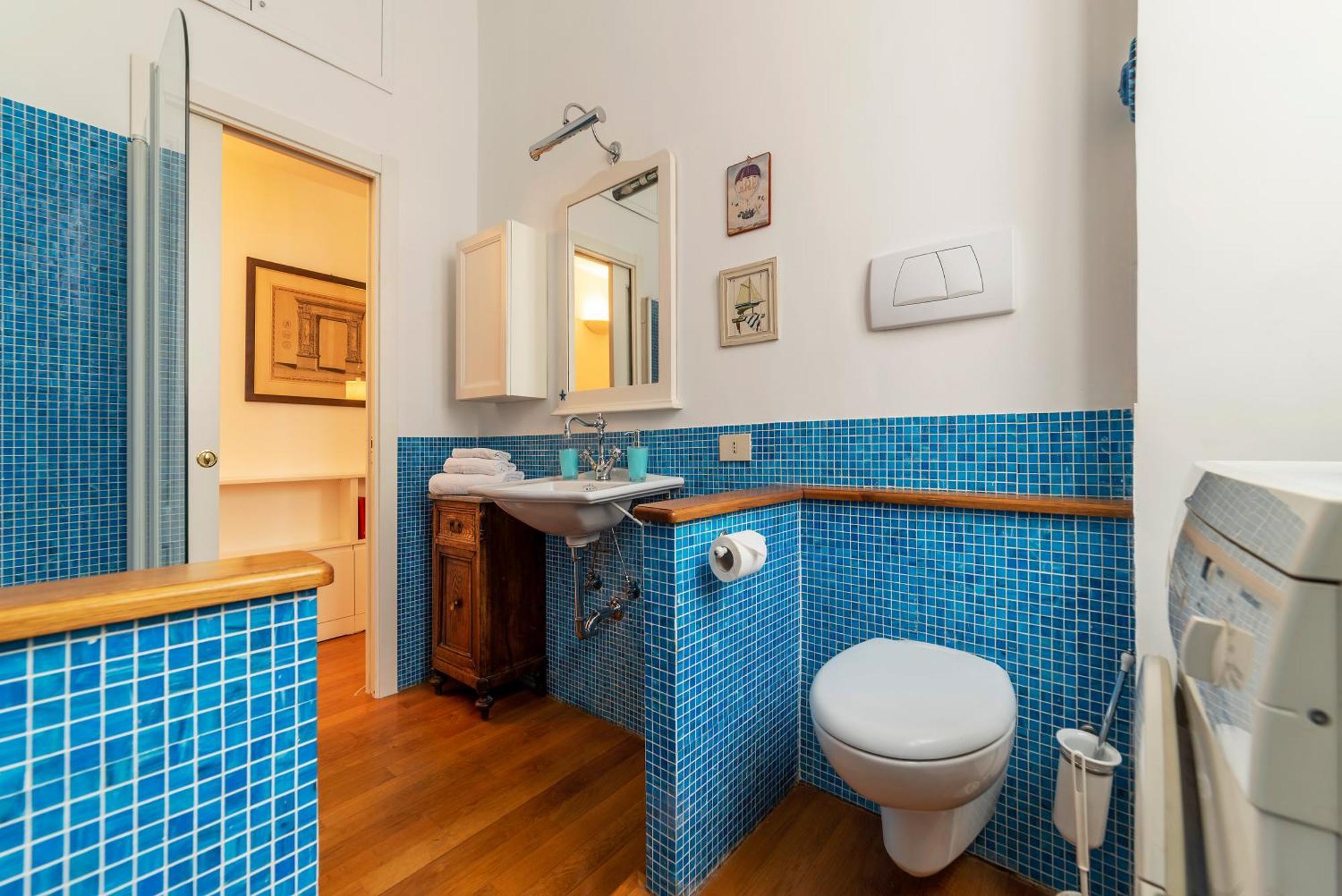 Accogliente E Colorato, A Pochi Passi Dal Colosseo - Fromhometorome Apartment Rom
